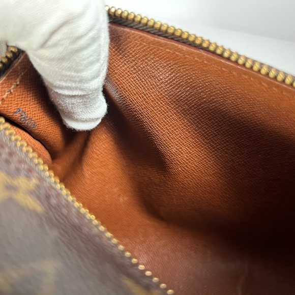 Louis Vuitton Papillon 30 Bag - Picture 11 of 15